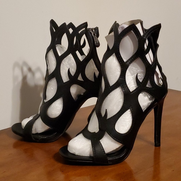 Cape Robbin Shoes - NWOT Cape Robbin black cage heels, size 5.5
